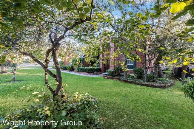 Building Photo - 5 br, 3 bath House - 8614 Queen Heights