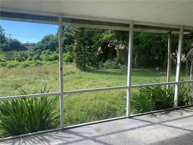 Foto del edificio - 650 Creuset Ave S