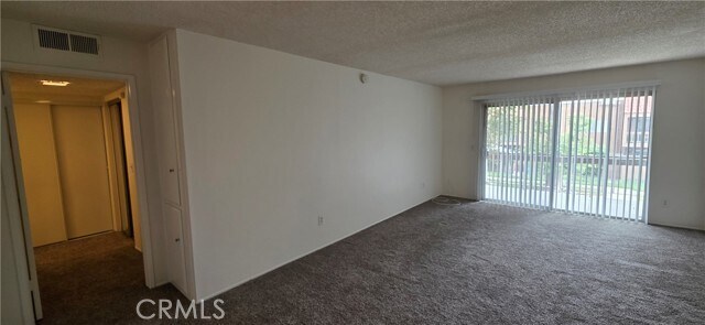 Foto del edificio - 6600 Warner Ave