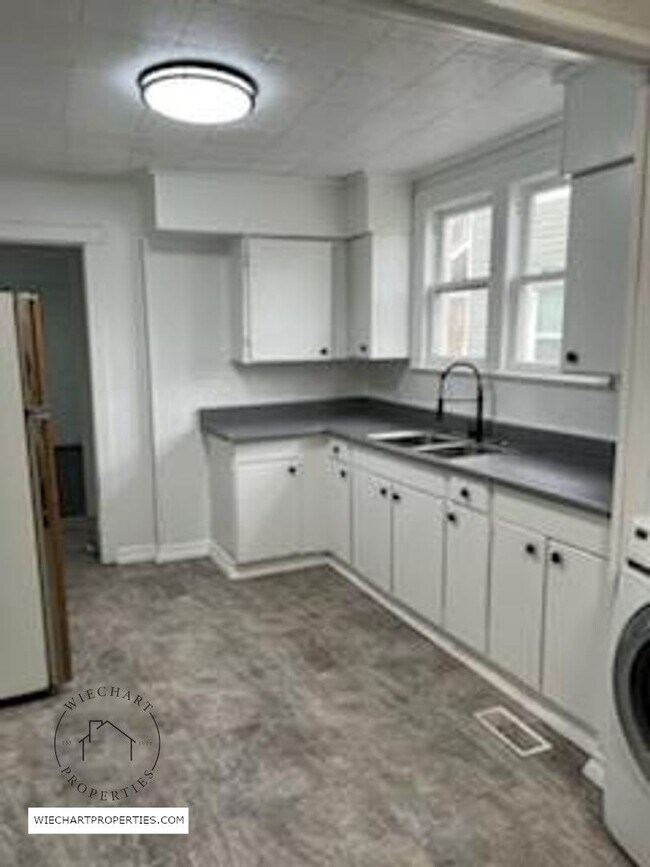 Building Photo - Cozy Charm on Harrison: Affordable 3 BR, 1...