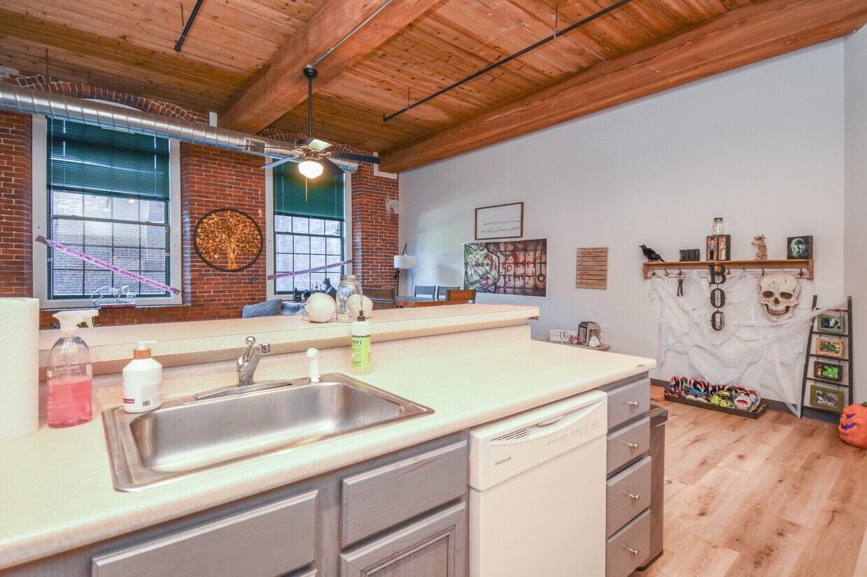 Beaver Brook Village Apartments in Dracut, MA