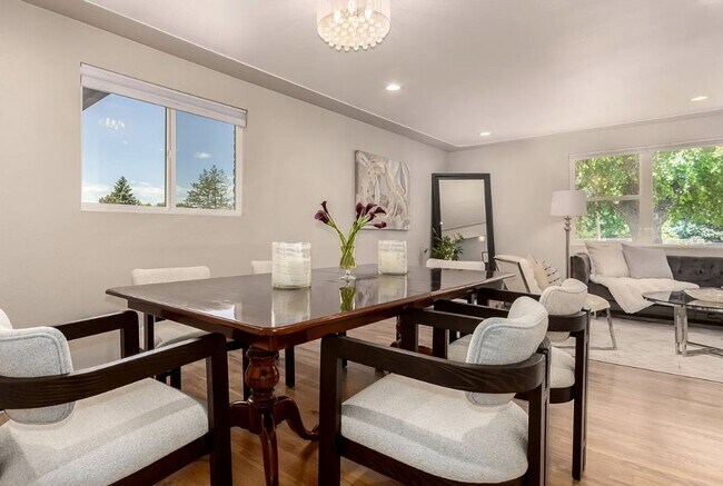 Foto del edificio - Spacious 6BR House in Denver