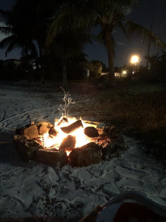 Building Photo - 22 S Loafing St