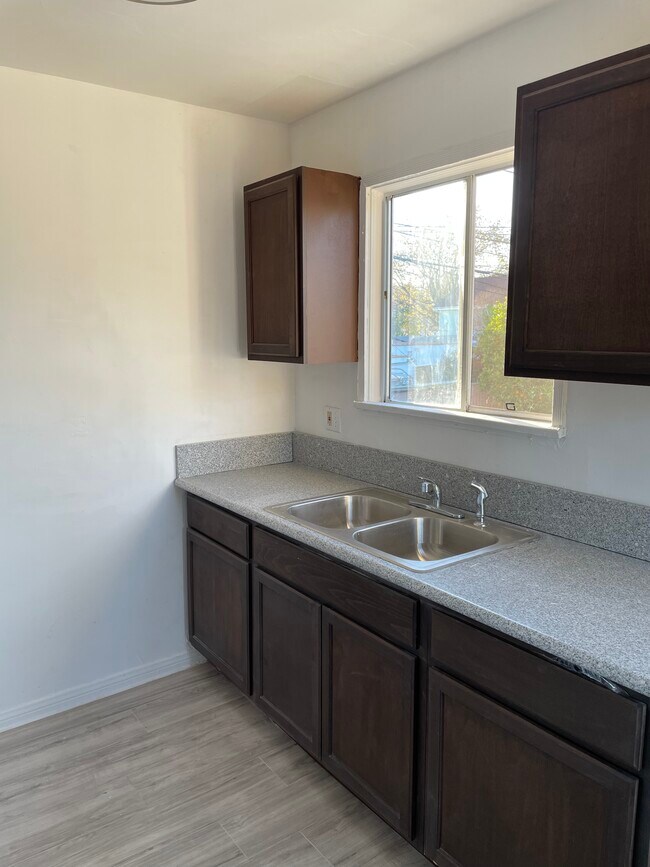 Building Photo - 2965 Tyburn St