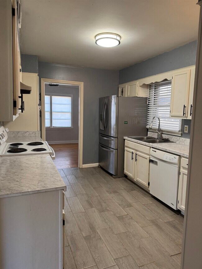 Foto del edificio - 4973 Greenway Rd