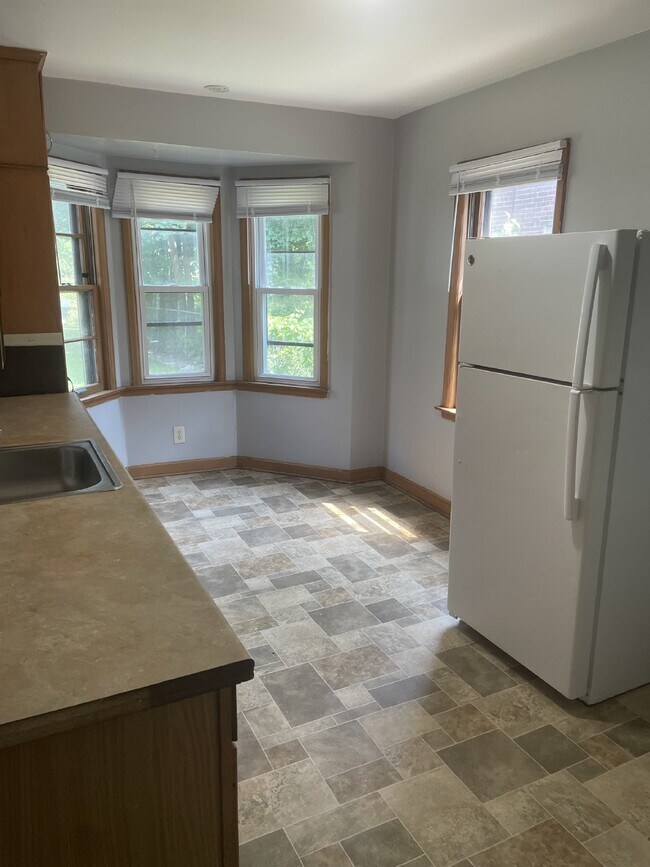 Foto del edificio - Cozy Lower Duplex with 2 Bedrooms and 1 Bathroom