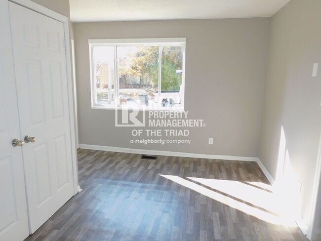 Building Photo - 3 bed/1.5 bath Bungalow in the Heart of Hi...