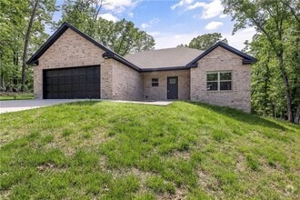 Building Photo - 19 Theale Ln