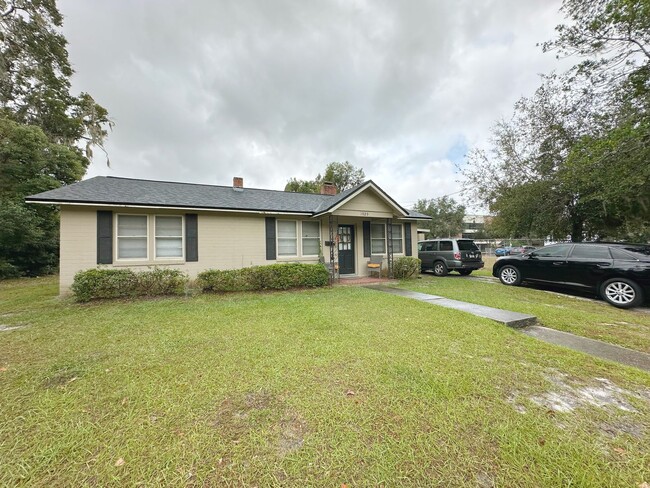 Building Photo - PRICE DROP! Perfect 2 Bedroom, 1 Bathroom ...