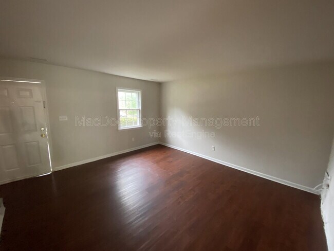 Foto del edificio - 719 Olde Greenwich Cir