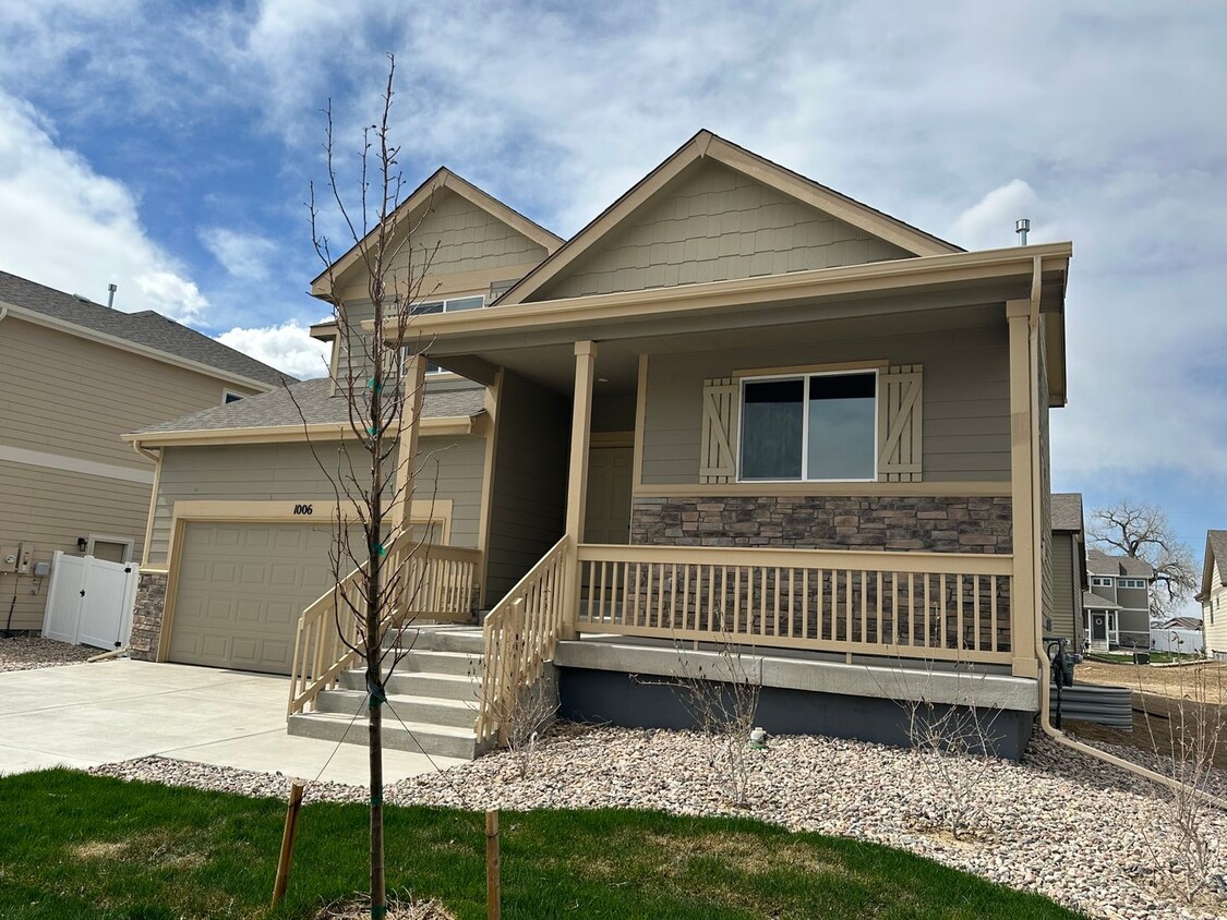 Primary Photo - 4Bd 2.5Bath Home Near Downtown Windsor
