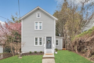 Building Photo - 132 Pequot Ave