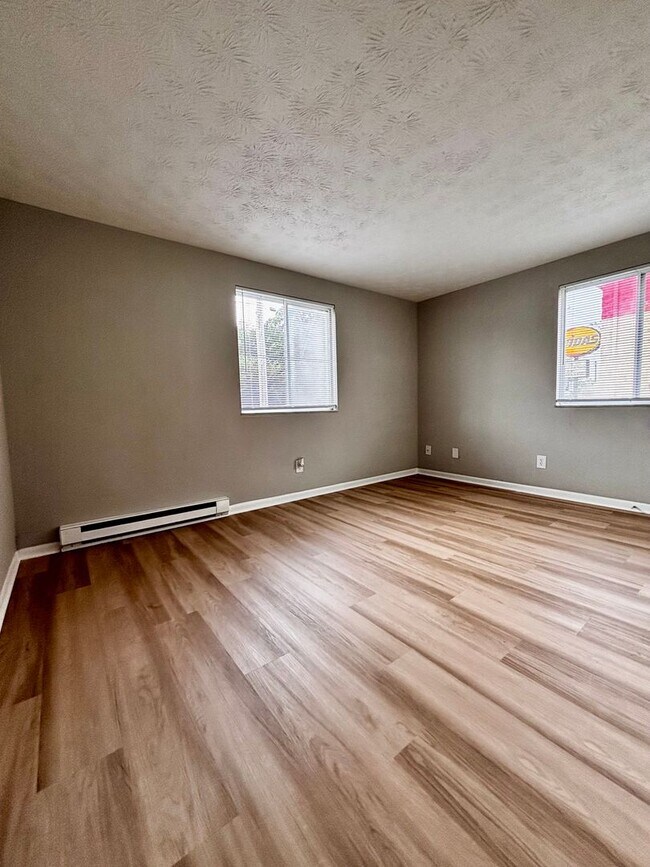 Foto del edificio - A Fresh Start: Renovated 2-Bedroom in Serene Englewood with Washer/Dryer Hookups!