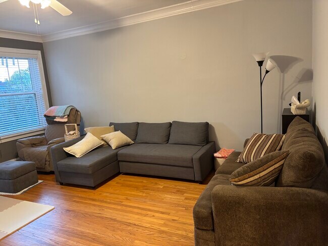 Sala de estar - 4215 N Francisco Ave