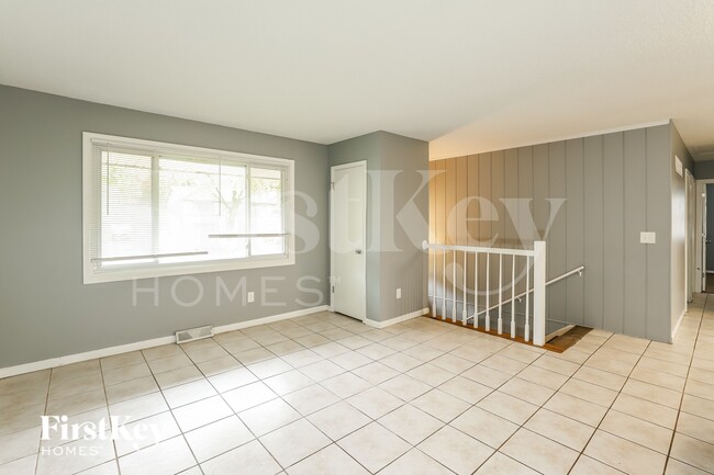 Building Photo - 5013 NW Woody Creek Ln