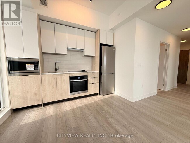 Photo du bâtiment - 1007 The Queensway