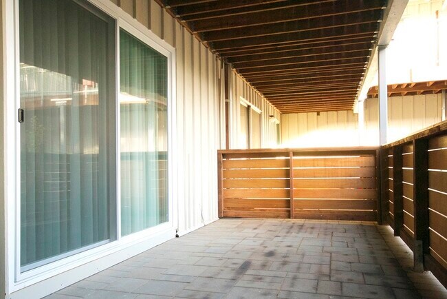 Building Photo - 550 North Fair Oaks Avenue, Unit 5