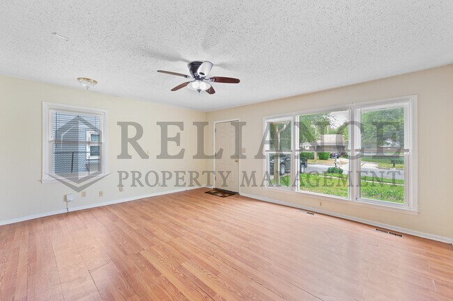 Foto del edificio - 4114 Vesta Dr