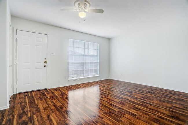 Foto del edificio - 11540 Chimney Rock Rd