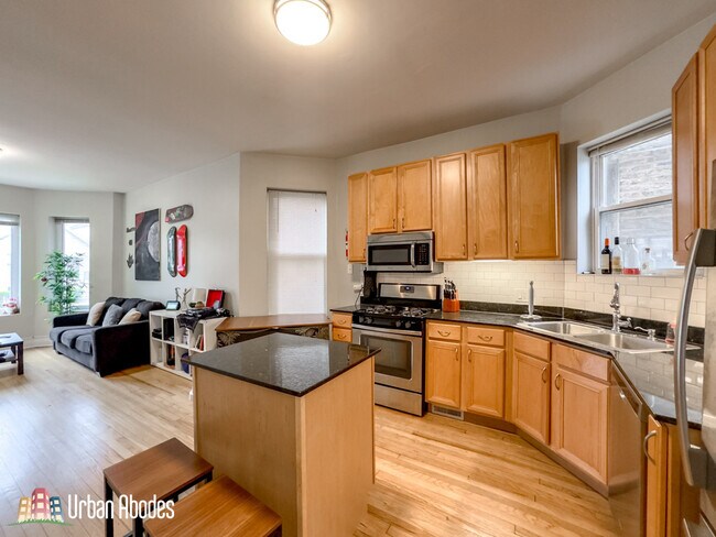 Building Photo - 2531 W Medill Ave