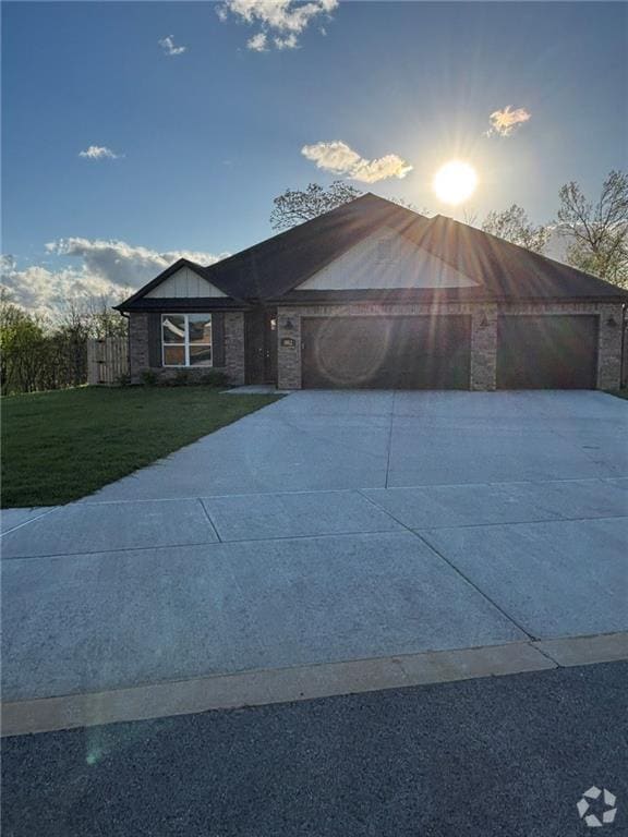 Building Photo - 3812 SW Pinecrest Dr