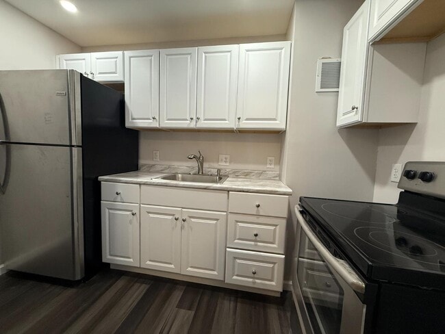 Building Photo - 4012 E 30th St