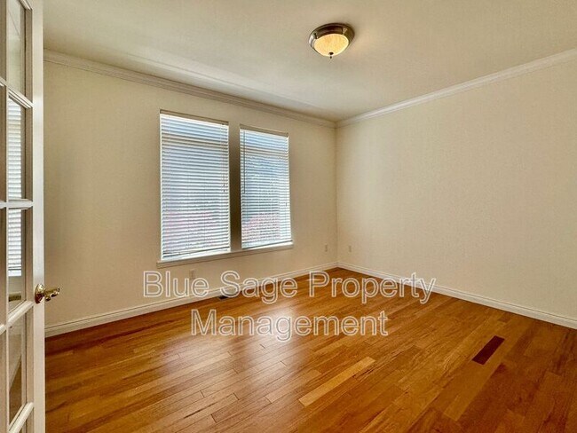 Foto del edificio - 561 Doe Run Rd
