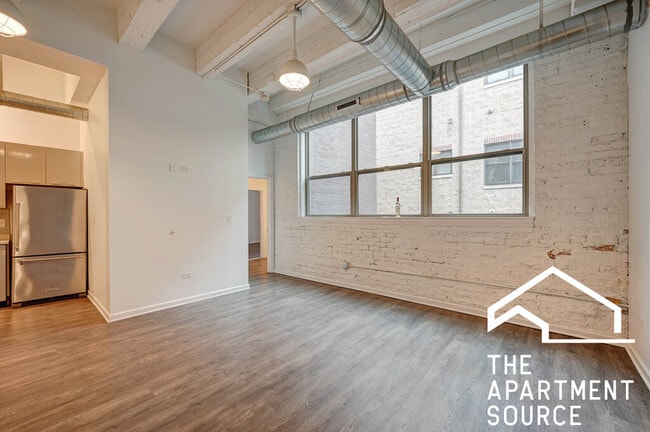 Building Photo - 930 W Dakin St