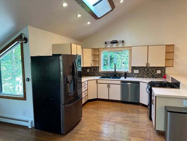 Building Photo - 928 Timberline Dr