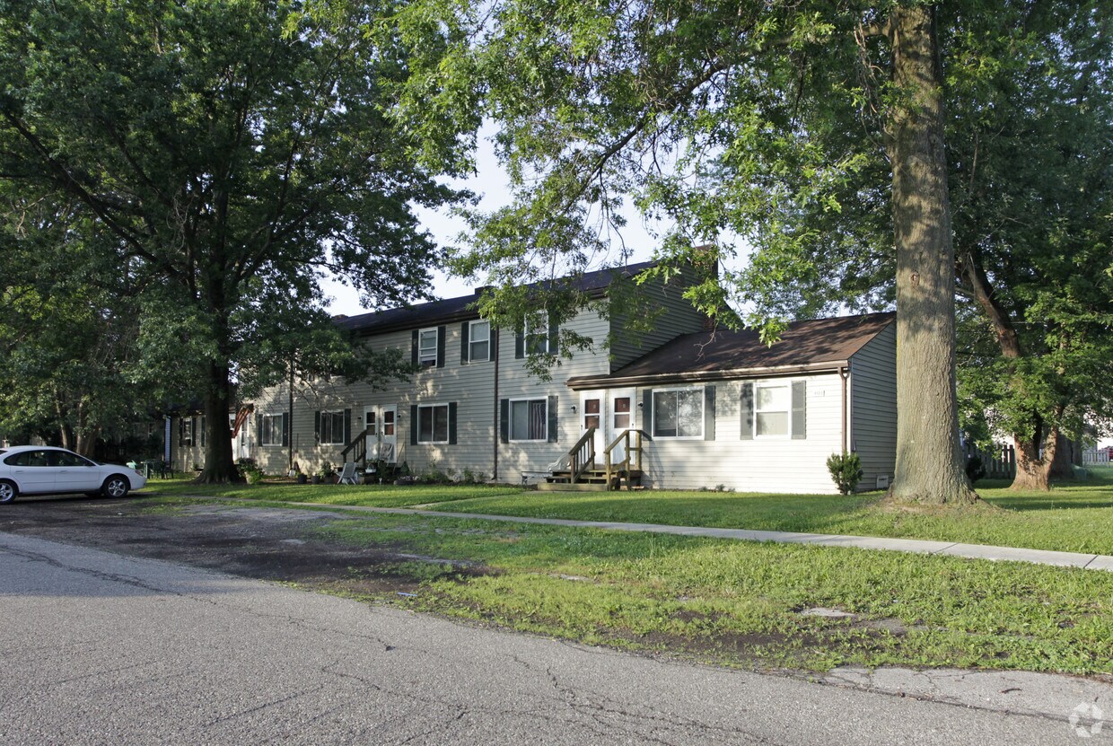 Building Photo - 9103 Maple Grove Rd