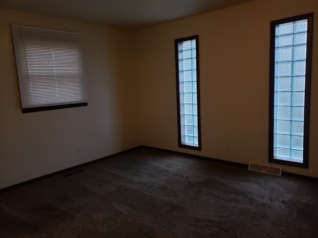 Bedroom 2, freshly painted, large closet, carpeted - 3346 Brown St