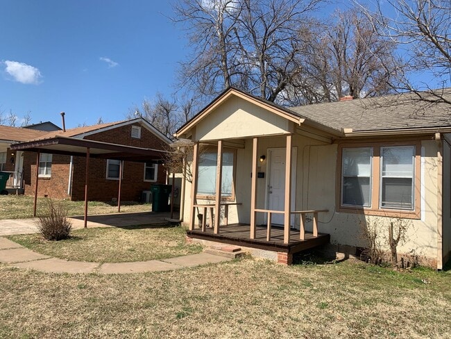 Building Photo - Very Nice 2 Bed 1 Bath Home In Great Locat...