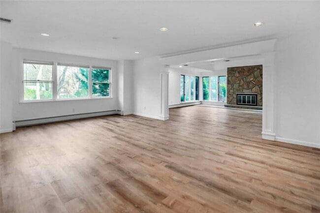 Building Photo - 11 Overlook Way