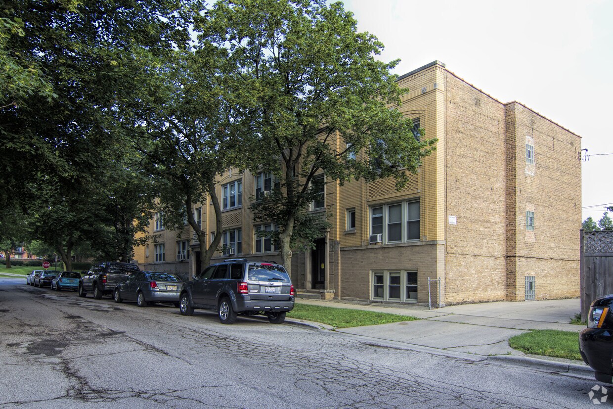 Building Photo - 6760-6774 W Raven St