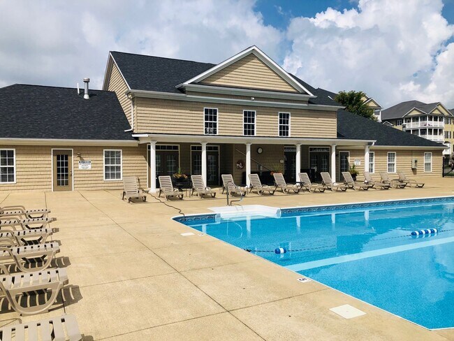 Foto del edificio - 3 Bedroom, Bonus Room and 3.5 Bathroom Townhome available in Suncrest Village- 04/03/2026 until t...