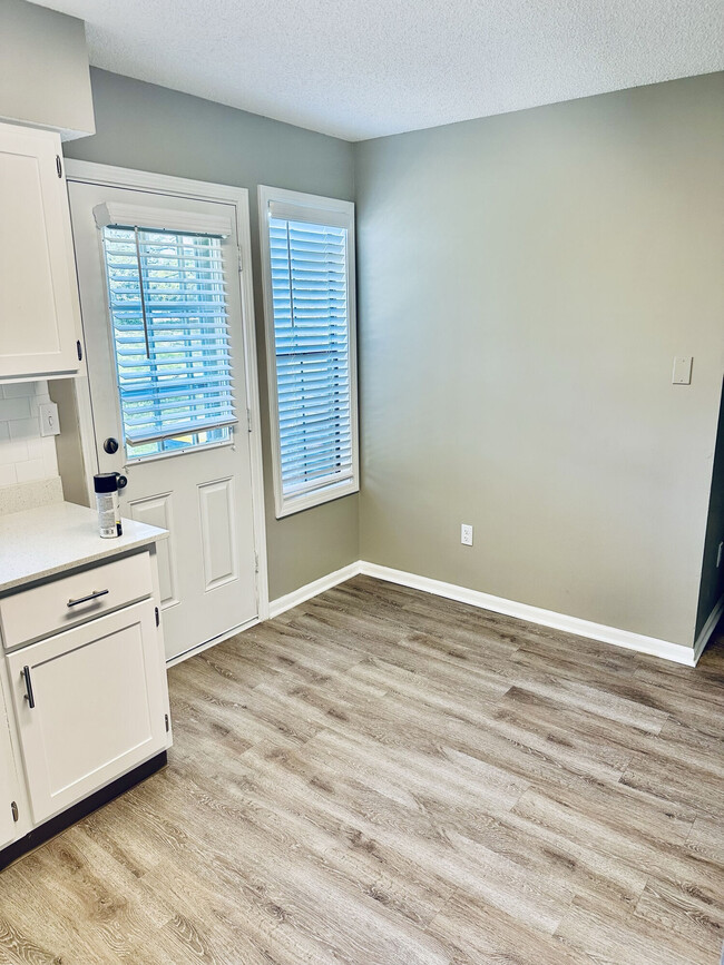 Foto del edificio - Windsong Townhomes