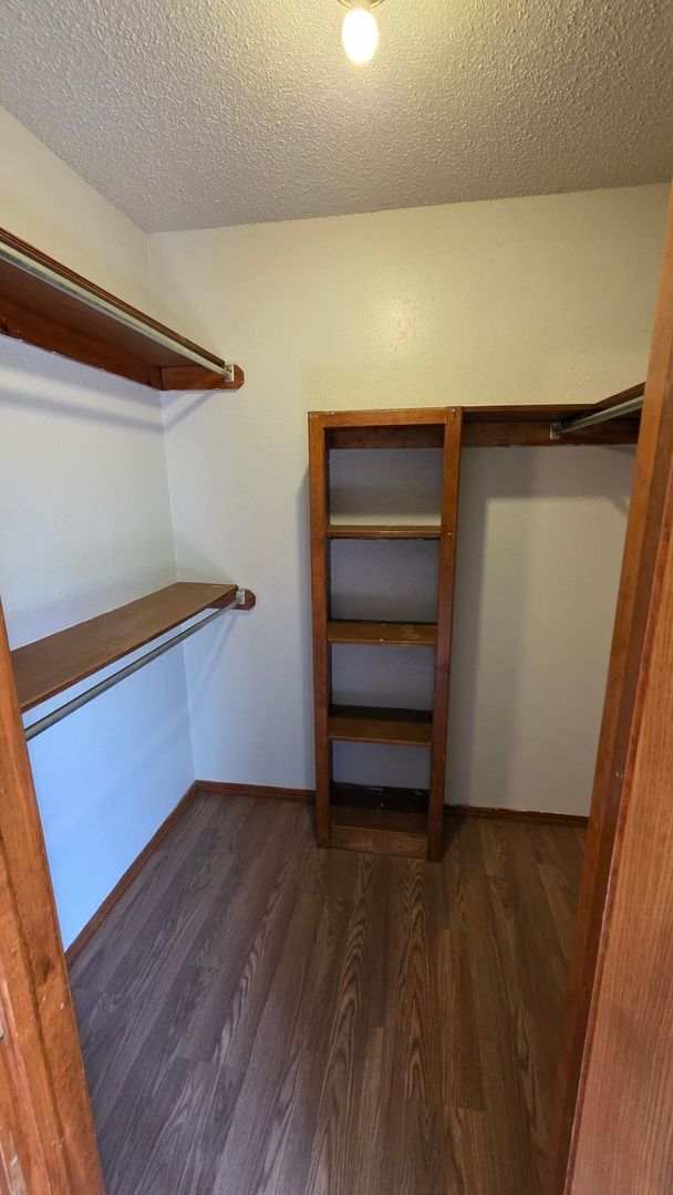 Foto del edificio - Great 3 Bedroom Home in Yukon!  $1450!