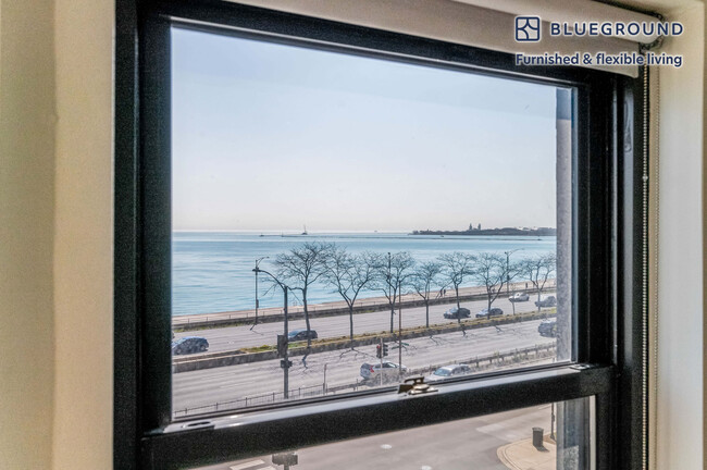 Foto del edificio - 1400 N Lake Shore Dr