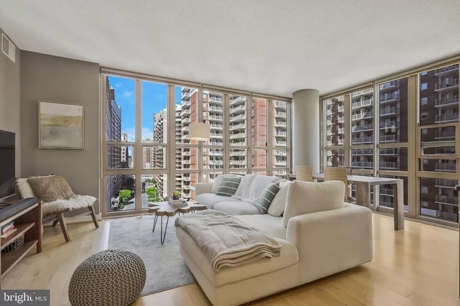Living Room - 888 N Quincy St