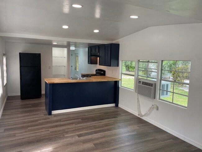 Foto del edificio - 2923 Dover Ln