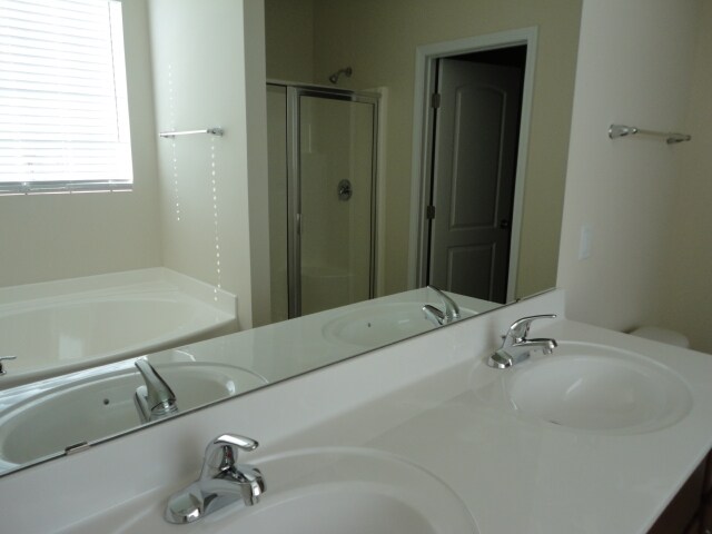 Building Photo - 2217 Magnolia Court