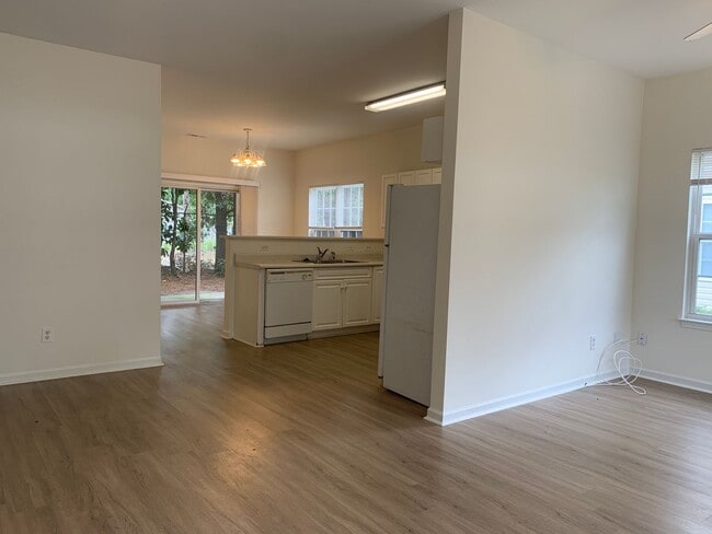 Building Photo - $500 OFF 1ST MONTHS RENT! 3 Bedroom 2 Bath House Available now on Charter Drive