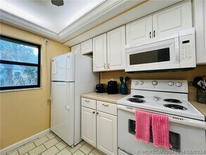 Building Photo - 7430 S Ocean Dr