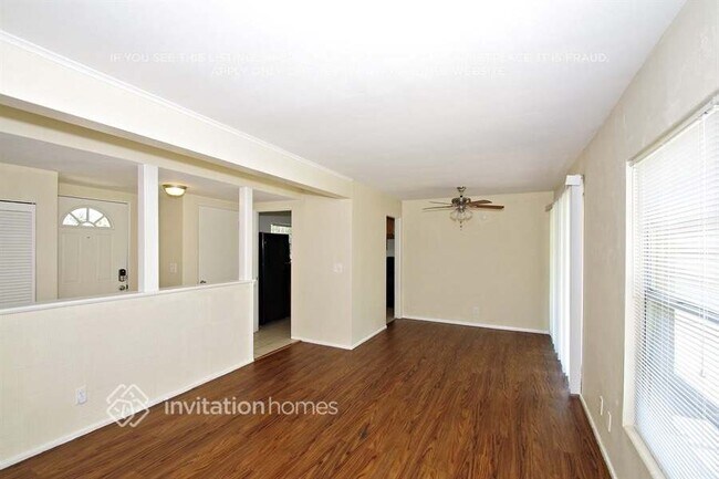 Foto del edificio - 717 Baywood Dr