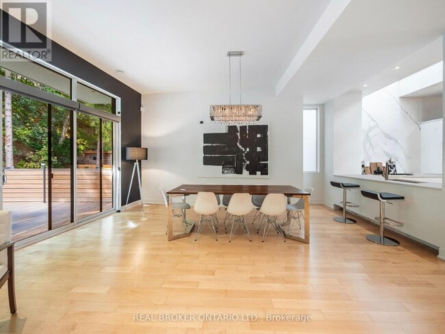 Building Photo - 88 S Kingsway