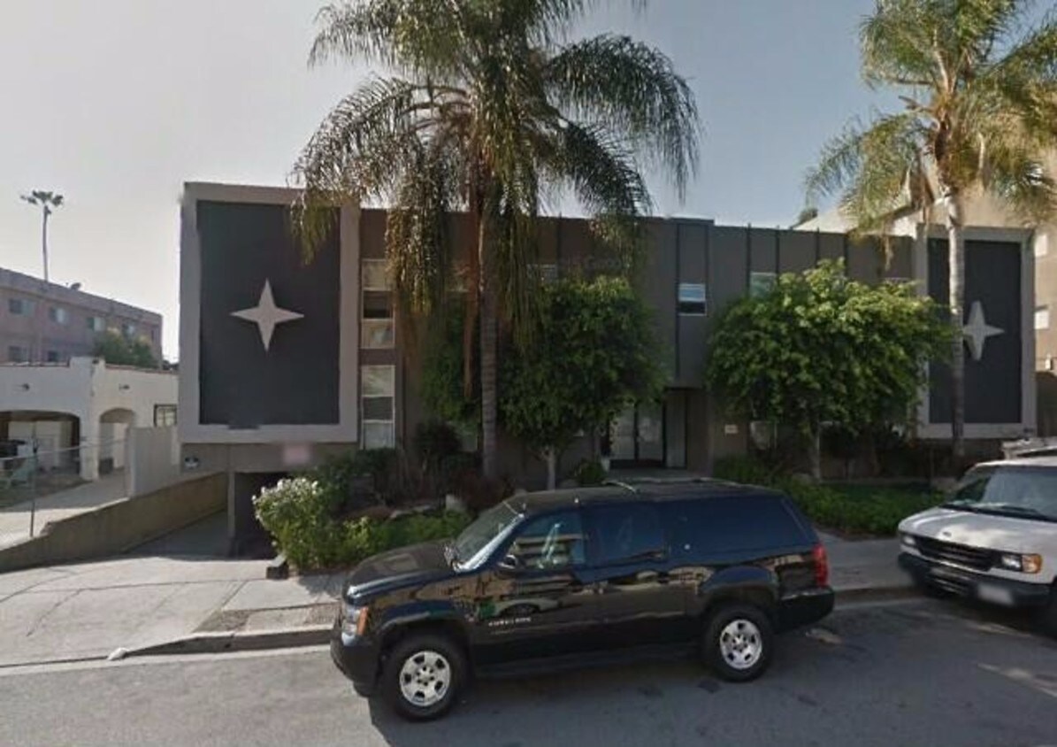 Primary Photo - 1245 N Orange Dr
