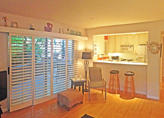 Building Photo - 306 Por La Mar Cir