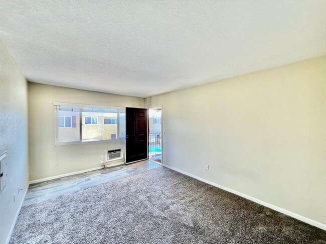 Building Photo - Beautiful 1BD/BA w/ reserved parking in Cl...