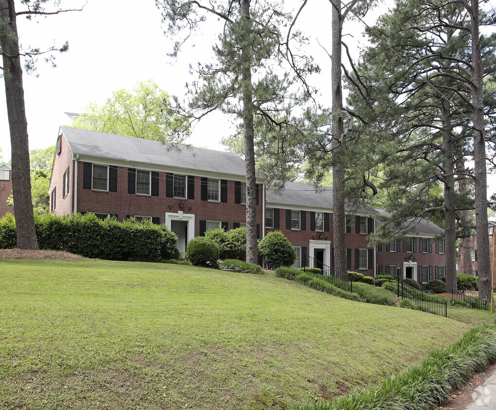 122 NE Sheridan Dr, Atlanta, GA 30305 Rentals in Atlanta at 122 NE