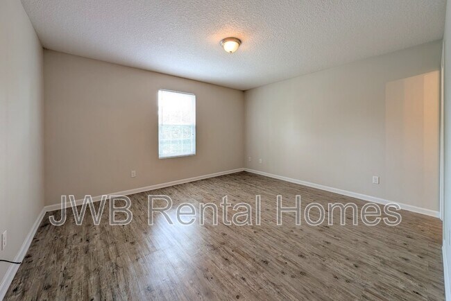 Foto del edificio - 8445 McGirts Village Ln
